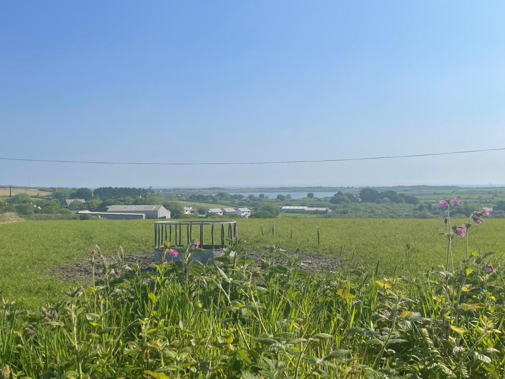 Lot: 147 - DETACHED BUNGALOW WITH POTENTIAL AND FAR REACHING VIEWS - View across countryside from garden